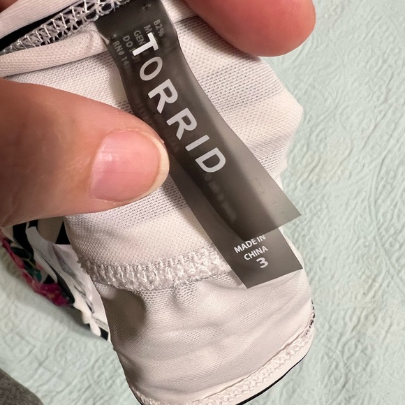 Torrid Bathing Suit Top - Size 3 - Picture 4 of 4